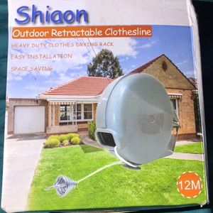 Outdoor retractable clothesline